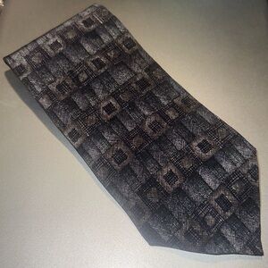 Chez Roffe New York Tie, Imported Silk Fabric, Clean.